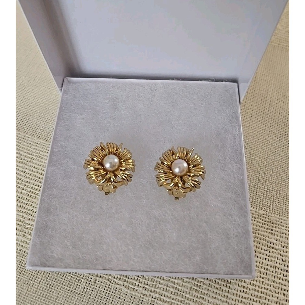 VTG 60s Lisner Gold Plated Faux Pearl Flower Clip On Sculptural Earrings EUC